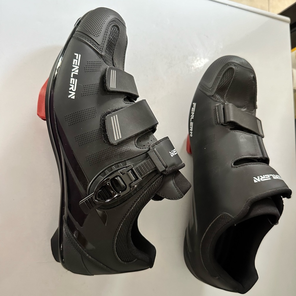 Men’s bike shoes compatible with Peloton